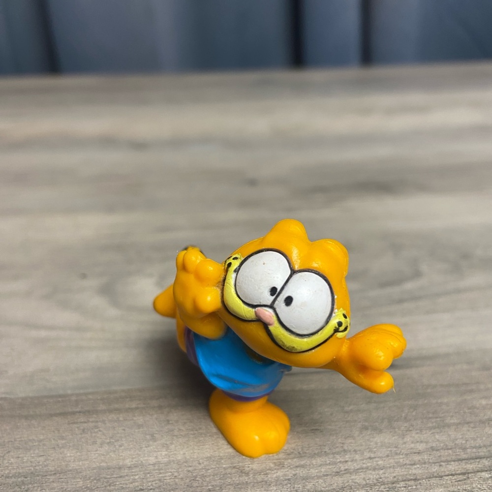 VINTAGE GARFIELD FIGURE FIGURINE TOY 1978 1981‎ VINYL 2" COLLECTIBLE UNITED FEAT - Picture 2 of 9